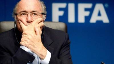 Joseph Blatter, presidente de la Fifa, permanece suspendido mientras se aclara su situación en el escándalo de corrupción.