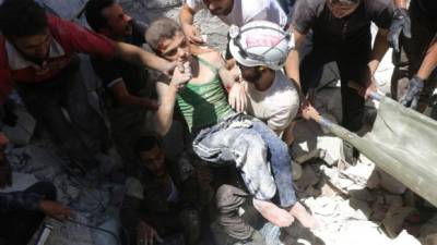 Al menos 41 personas, incluyendo 28 civiles, perdieron la vida durante los bombardeos de la coalición dirigida por Washington en una localidad de Siria en manos de los yihadistas, según un nuevo balance facilitado el viernes por una ONG.