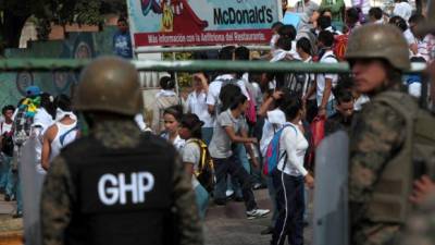 En las protestas de ayer resultaron estudiantes heridos, la Policía Nacional y Militar han tenido que intervenir.