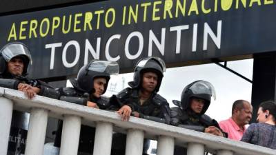 Honduras vivió este miércoles una nueva jornada de protestas de un grupo de maestros y médicos que exigen mejorar los sistemas de educación y salud, mientras que el gobierno convoca para mañana un diálogo nacional.