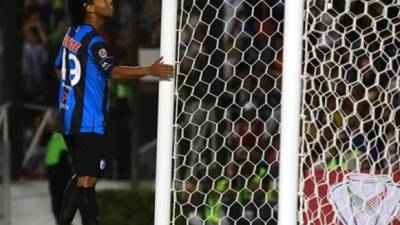 Ronaldinho después de fallar el penal contra Tigres.