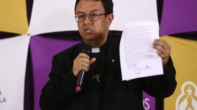 El padre Juan Ángel López leyó el mensaje emitido por la Conferencia Episcopal de Honduras.