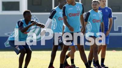 Los jugadores de la Selección de Honduras disfrutaron con música del grupo Niche la práctica de este miércoles. Foto Neptalí Romero/Enviado Especial