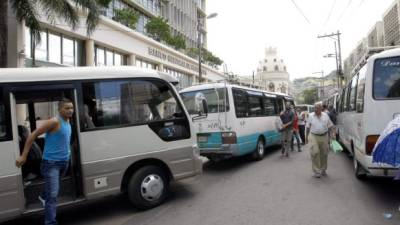 La renovación de unidades de transporte también será parte del reglamento, así como la seguridad, bienestar y servicio de los pasajeros, conductores y cobradores.