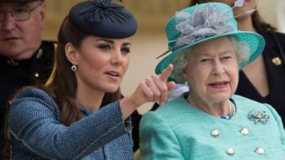 La reina Isabel II se sometió hoy a su revisión médica anual, informó el palacio de Buckingham.