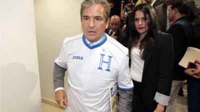 Jorge Luis Pinto tras ser presentado como técnico de Honduras.