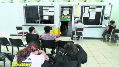 Los derechohabientes del Seguro Social están frustrados por la falta de medicamentos y la pésima atención que reciben.