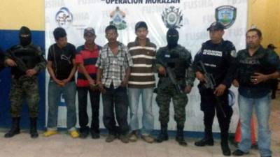 Los detenidos responde al nombre de Ángel José Membreno Hernández (18), Edwar Adonay Cortez Rodríguez (25), Danly Salvador Cortez (33), Otoniel Cortez Rodríguez (36) y Carmen Ismael Cortez Rodríguez (28).