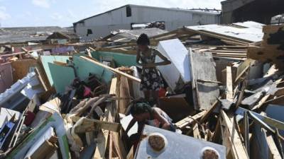 El Gobierno estima que unas 10,000 personas en Ábaco necesitan agua, comida y vivienda temporal. Fotos: AFP