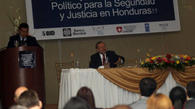Carlos Hernández, presidente de la APJ, actuó como moderador de las conferencias magistrales.