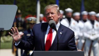 Trump presentó hoy al nuevo secretario de Defensa de EEUU, Mark Esper./AFP.