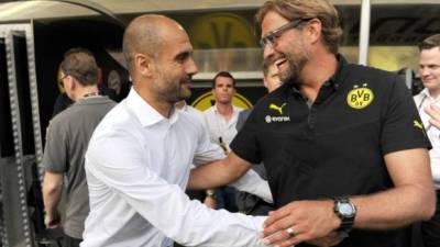 Guardiola y Klopp durante uno de los juegos en los que se enfrentaron.