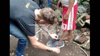 Justin Bieber se puso altruista y, después de un concierto en Guatemala, se reunió con una organización benéfica para ayudar a una comunidad pobre del país, donde remodeló una escuela y construyó casas, reportó TMZ.