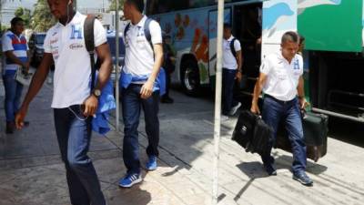 Los jugadores de la Selección de Honduras al llegar al hotel. Foto Delmer Martínez