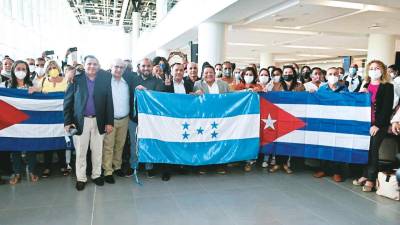 <b><span class=mln_uppercase_mln>Archivo.</span></b> Más de 120 docentes cubanos ya llegaron a Honduras para ejecutar el programa de alfabetización “Yo sí puedo”.