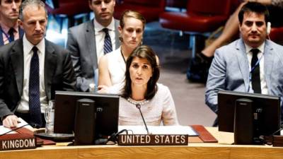 En la imagen, la embajadora de EE.UU ante las Naciones Unidas (ONU), Nikki Haley (c). EFE/Archivo