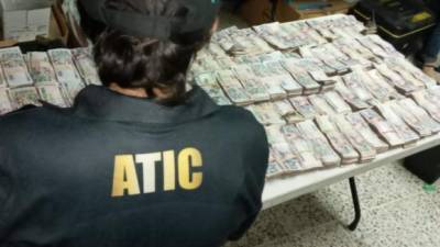 Aagentes del departamento Contra el Crimen Organizado decomisaron 11 mil 486 dólares en diferentes acciones.