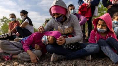 Miles de migrantes siguen llegando a diario a Texas para solicitar asilo a EEUU./AFP.