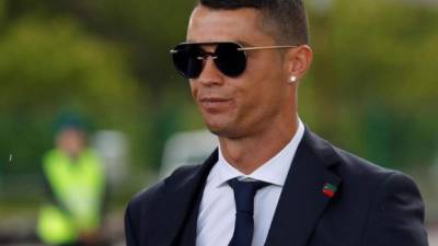 Cristiano Ronaldo decidió ya desde hace unos años invertir su dinero en diferentes negocios y hoy con uno de ellos tiene problemas ya que es acusado de no cumplir con la ley sanitaria.