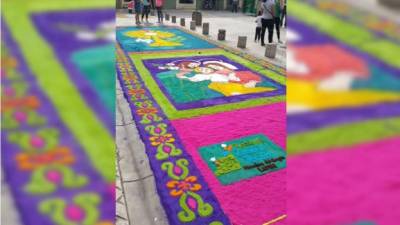 La elaboración de alfombras de aserrín en Comayagua se ha convertido en una tradición religiosa que se desarrolla desde 1963 por las familias emblemáticas de la antañona ciudad.