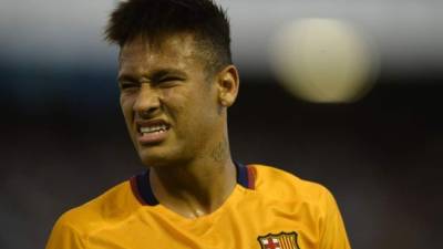Un tribunal brasileño embargó bienes valorados en unos 47 millones de dólares a Neymar para asegurar el pago de los impuestos que le demanda el fisco por su fichaje por el Barcelona,