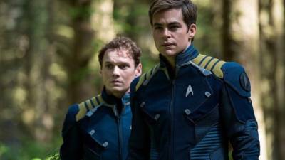 Anton Yelchin como Chekov.