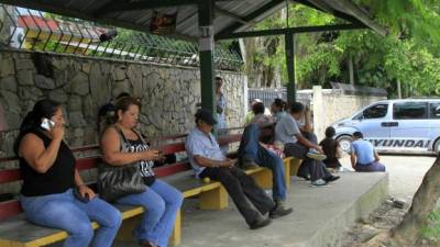Familiares de Florentino Díaz y Merlin Hernández reclamaron sus cuerpos ayer en San Pedro Sula.