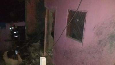 La explosión dejó daños en la vivienda.