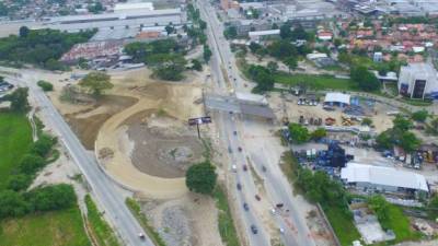 Una de las obras insignes, de las 24 que ejecuta el consorcio, es el intercambiador del norte que finalizará el próximo año y terminará con el caos vehicular en la zona. Fotos: Franklyn Muñoz