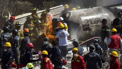 La explosión del camión cisterna provocó el derrumbe de un hospital infatil.