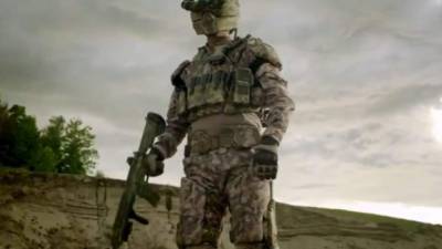 El sorprendente traje con el que EUA busca proteger a sus soldados cuenta con tecnología de punta.