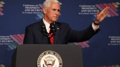 El vicepresidente de Estados Unidos, Mike Pence, habla durante la Conferencia sobre Prosperidad y Seguridad en América Central en la Universidad Internacional de Florida. AFP