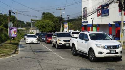 La obra de cuatro carriles abarcará desde el cruce de la 13 avenida con el bulevar Las Torres a un costado de la morgue judicial, en dirección al bulevar Roberto Micheletti, pasará por Villas del Sol, la Mount View Academy, Alianza Francesa y la entrada a la colonia Country, llegando hasta el bulevar José Peraza, adonde se encuentra la Torre Banpaís. Fotos: Amílcar Izaguirre