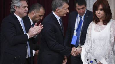 El ex presidente de Argentina, Mauricio Macri, y la vicepresidenta Cristina Kirchner protagonizaron un momento viral durante la toma de posesión de Alberto Fernández en Buenos Aires.