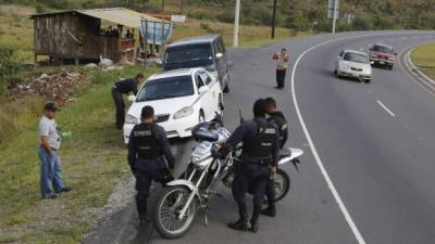 La Policía recuperó un microbús robado.