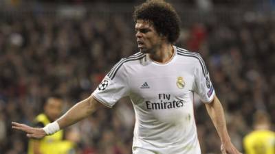 Pepe durante el partido frente al Borussia Dortmund en el Santiago Bernabéu.