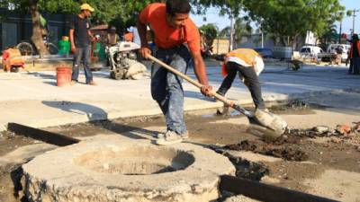 Aguas de San Pedro ejecuta varias obras en la ciudad.