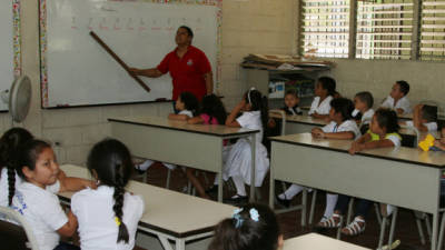 Los docentes aprobados comenzarán a trabajar los primeros días de abril.