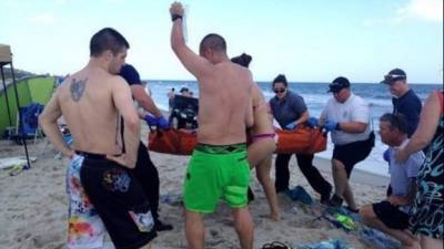 Los adolescentes fueron auxiliados por los turistas que se encontraban en la playa. Foto: El Nuevo Herald.