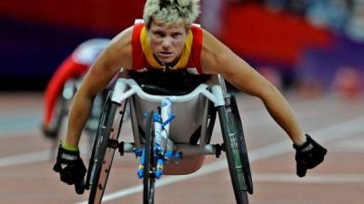 Para la atleta belga es cada vez más difícil seguir viviendo con una enfermedad que le provoca un deterioro del físico y parálisis en sus piernas.