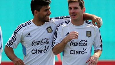 Kun Agüero alaba a su amigo y compañero de selección, Messi.