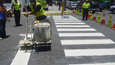 Las cuadrillas trabajan en la primera calle.