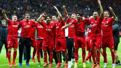 Los jugadores del Sevilla celebrando el bicampeonato de la Europa League.