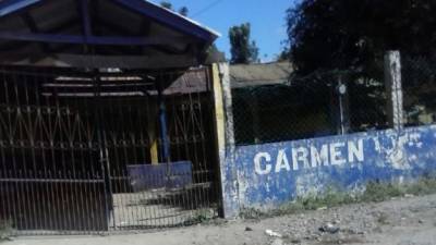 Frente a este lugar ocurrió el triple crimen la noche del jueves en Zamora, Colón.