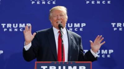 El magnate Donald Trump criticó a los medios de comunicación que lo han atacado en su carrera a la Casa Blanca.