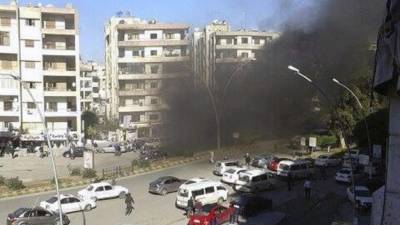 Fotografía facilitada por la Agencia de Noticias Sirias (SANA) que muestra el humo causado por varios proyectiles que impactaron en la localidad de Latakia, junto a la costa mediterránea Siria el 10 de noviembre de 2015. EFE/Archivo