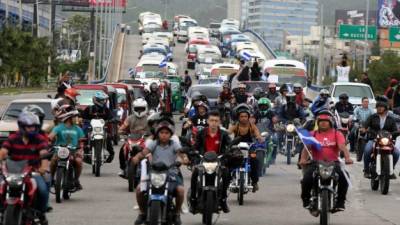 La caravana convocada por los transportistas se llevó a cabo a inmediaciones del bulevar Suyapa.