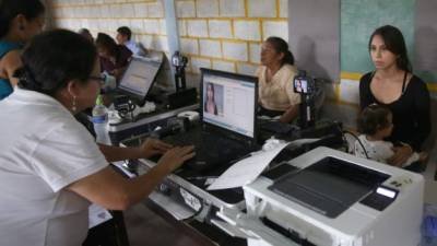 Hondureños continúan tramitando identidades aprovechando que está gratis el documento.