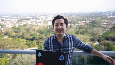 El hondureño Jorge Ramírez estudió ingeniería en software en la Universidad Loyola de Chicago, Estados Unidos. Recientemente, él y unos colgegas ganaron uno de los primeros lugares en el hackathon de la conferencia anual ETH Latam con el proyecto ChainCredID, una billetera digital que funciona en blockchain.