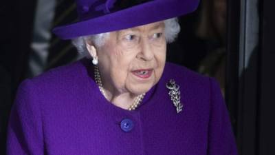 London (United Kingdom), 19/02/2020.- Britain's Queen Elizabeth II visits the new premises of the Royal National ENT and Eastman Dental Hospital in London, Britain 19 February 2020. (Reino Unido, Londres) EFE/EPA/FACUNDO ARRIZABALAGA